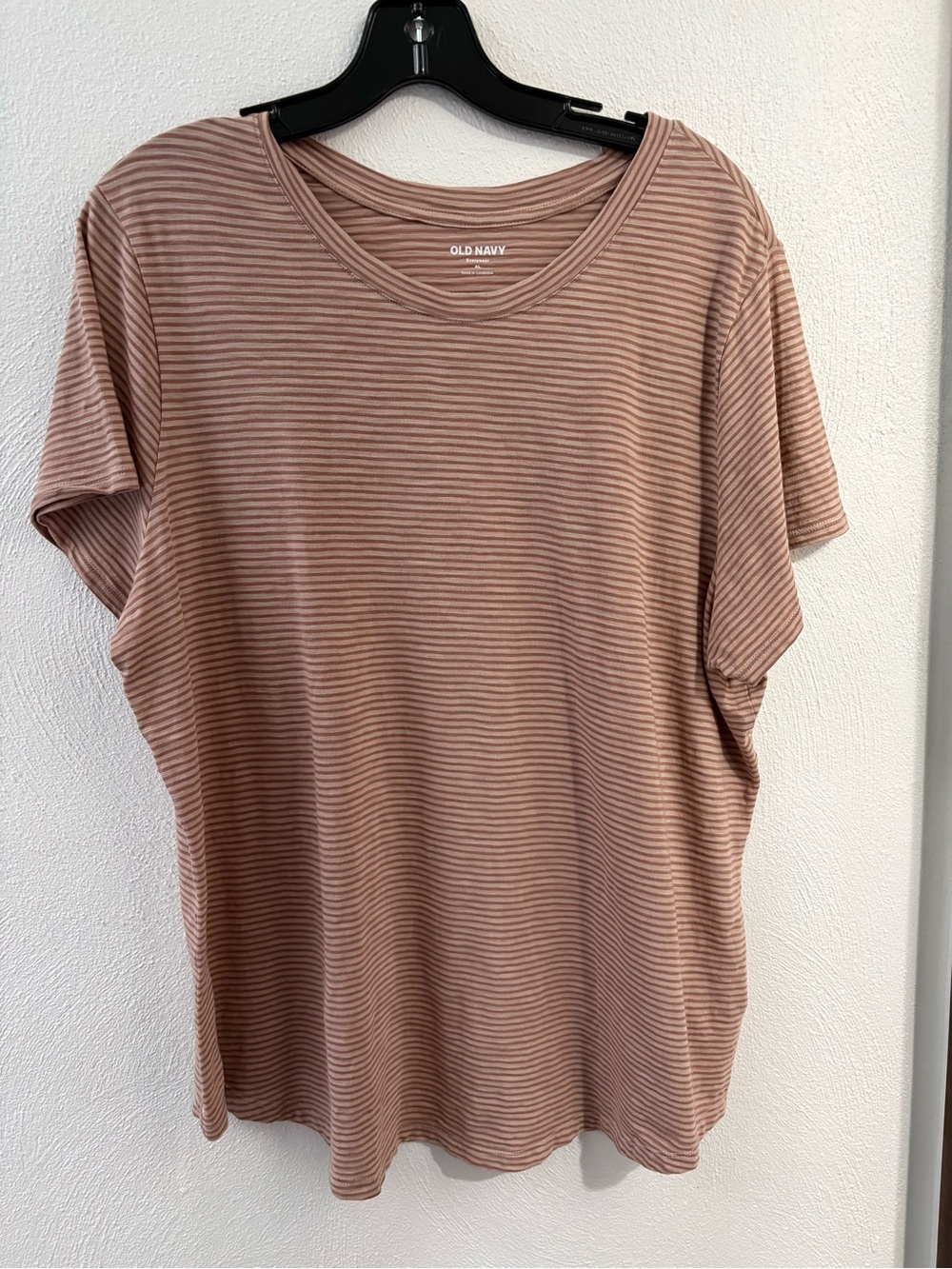 Old Navy Short Sleeve Crewneck Tee in Dusty Mauve Stripes